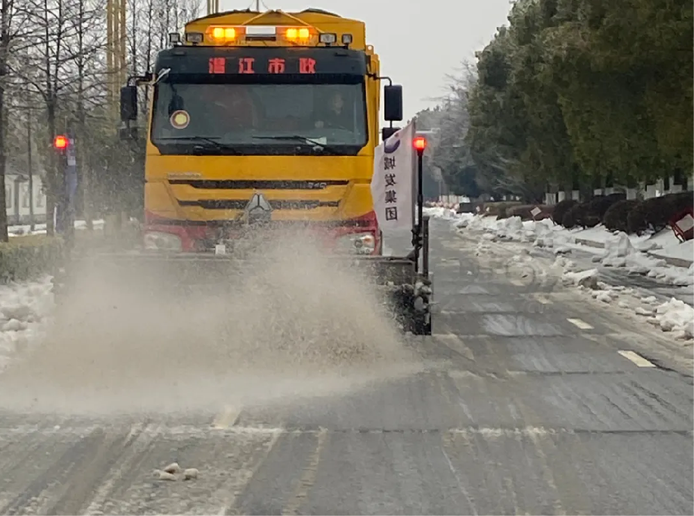 破冰除雪保畅通 潜江fun88在行动