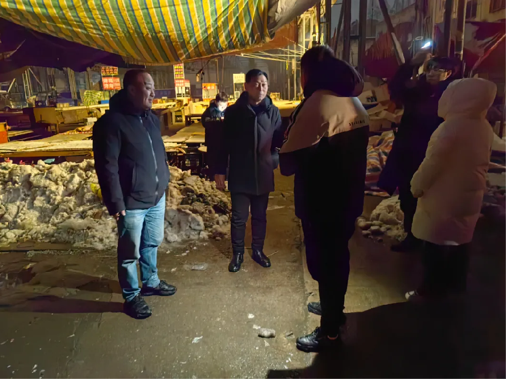 【扫雪除冰 暖心服务②】产发集团：守护民生有“温度”