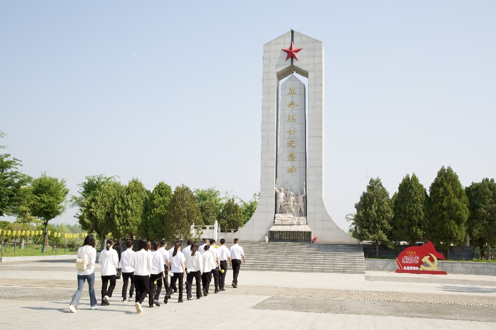 传承五四薪火 挺膺青春担当 | fun88集团开展五四青年主题活动暨支部主题团日活动