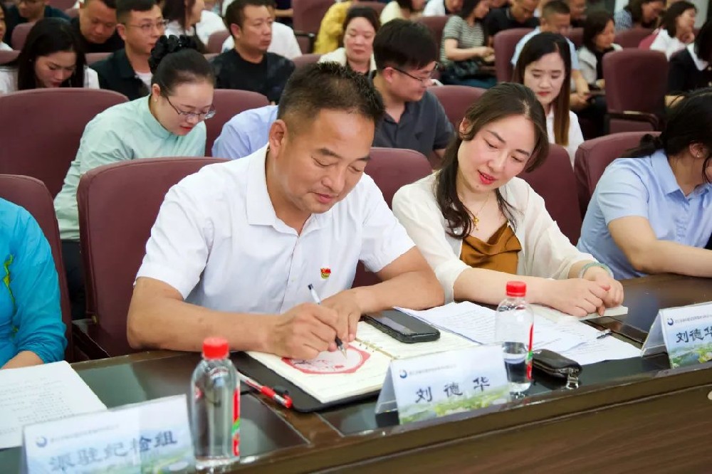 这场有温度的廉洁课，邀你一起 “听故事、签承诺、话家风”