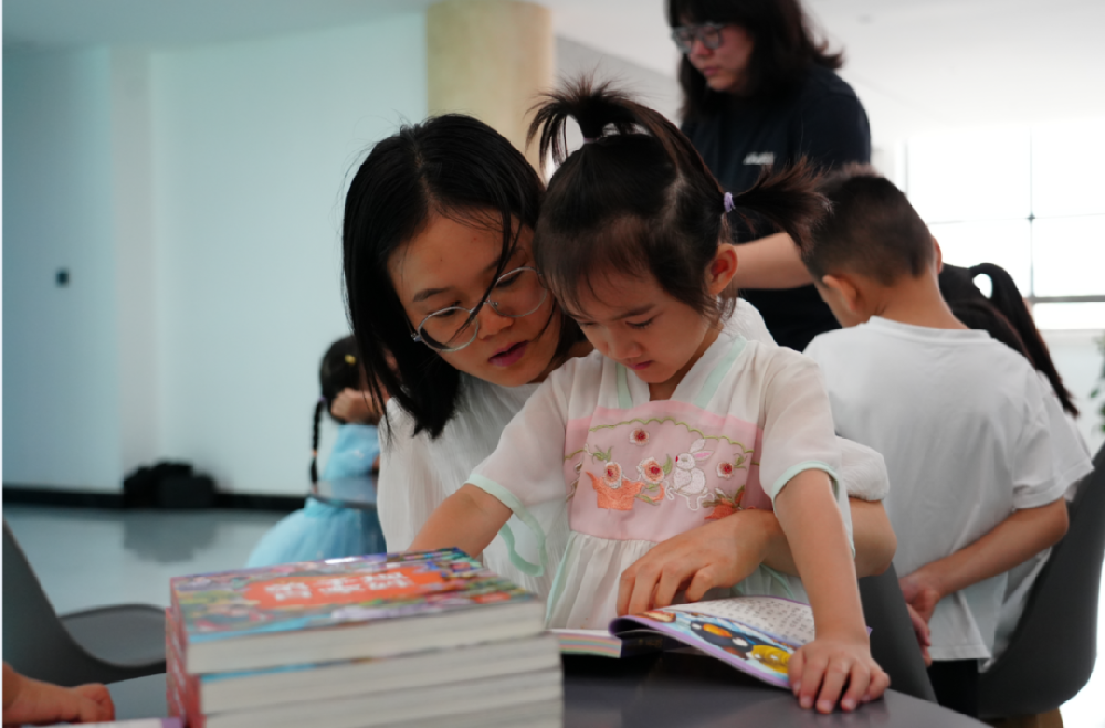 【安全童行 书香筑梦】fun88集团开展六一儿童节关爱活动